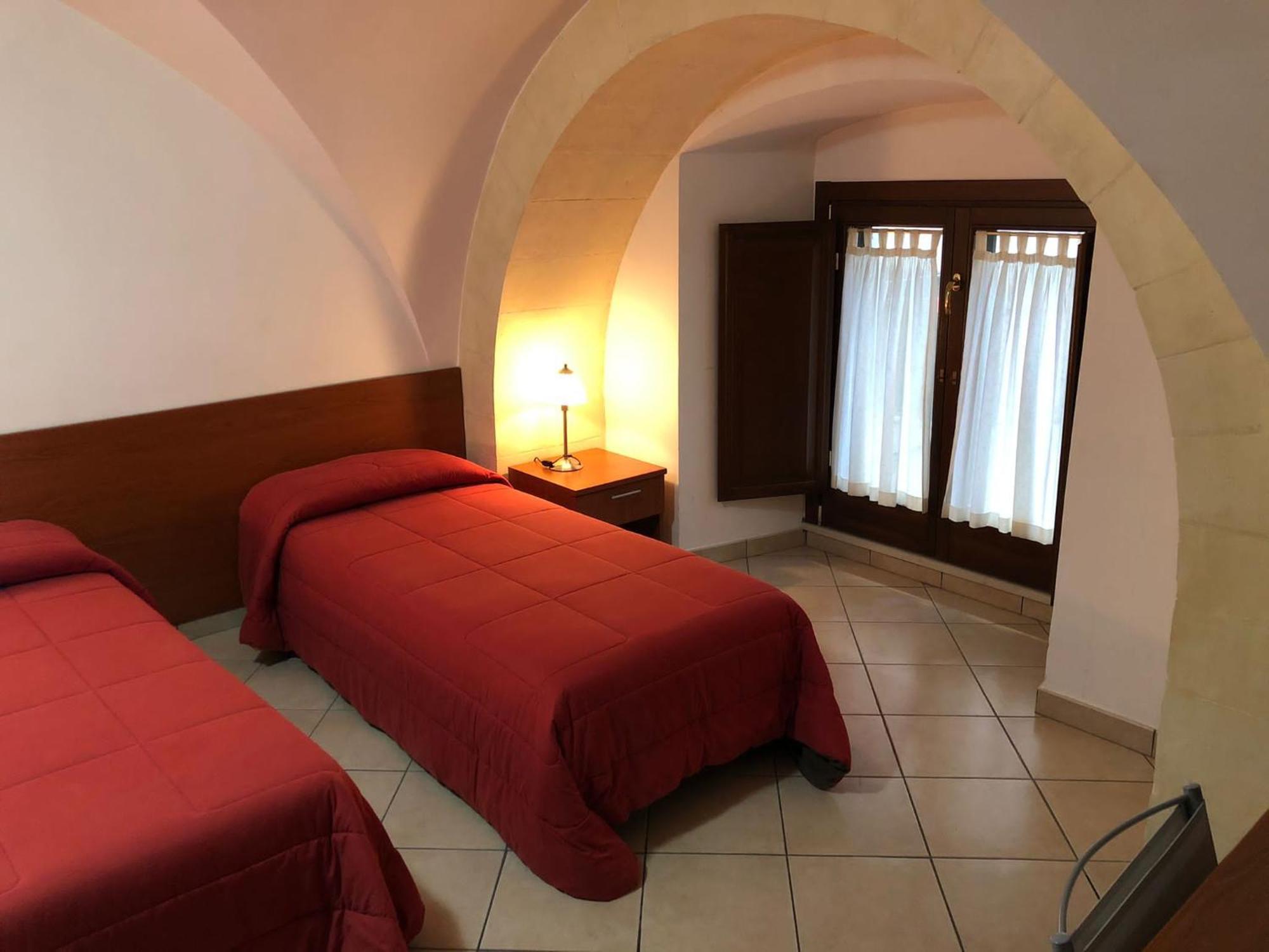 B&B Tarasia Ragusa Bagian luar foto