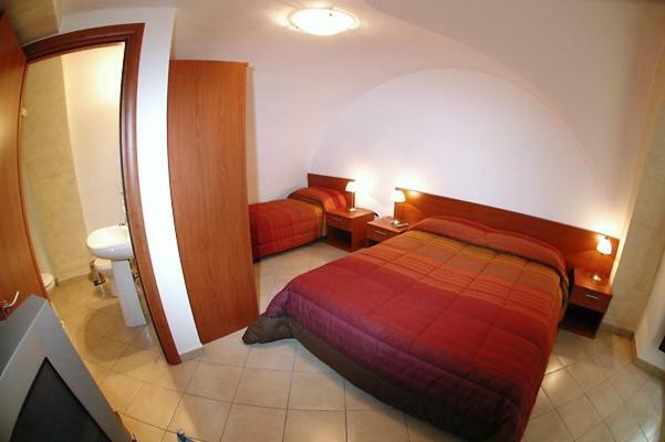 B&B Tarasia Ragusa Bagian luar foto